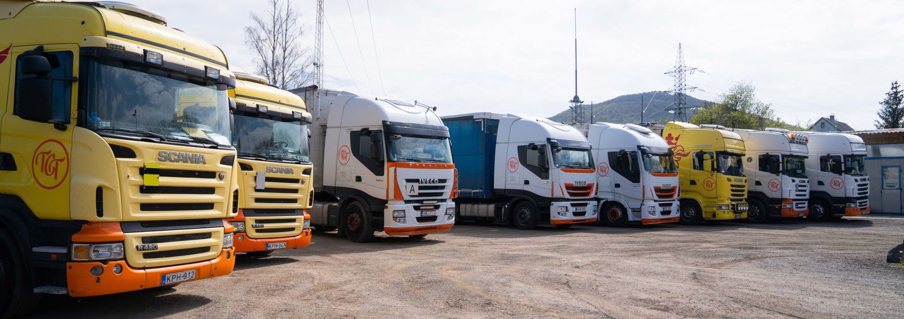 A Trendi Car Trans kamionflottája a telephelyen